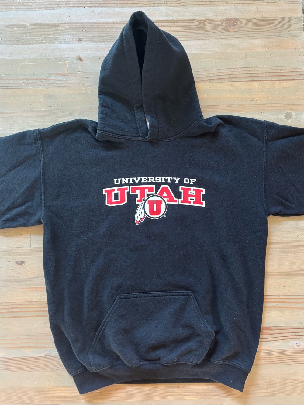 University of Utah Utes Black Pullover Hoodie Sweatshirt - Small (Youth XL)